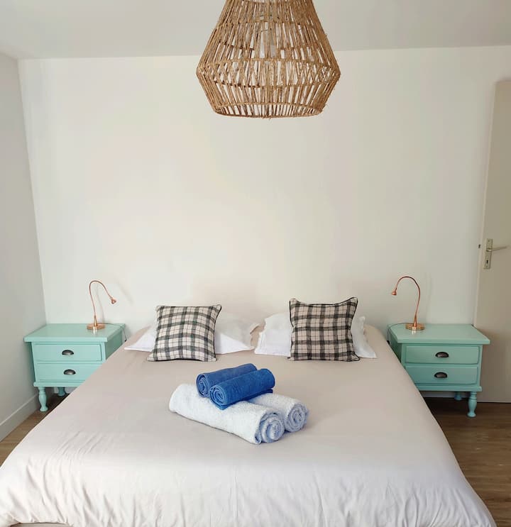 Spálňa 160 cm s vonkajším prístupom 