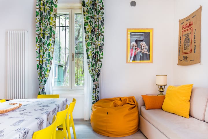 Vibrant Updated Apartment with Private Courtyard