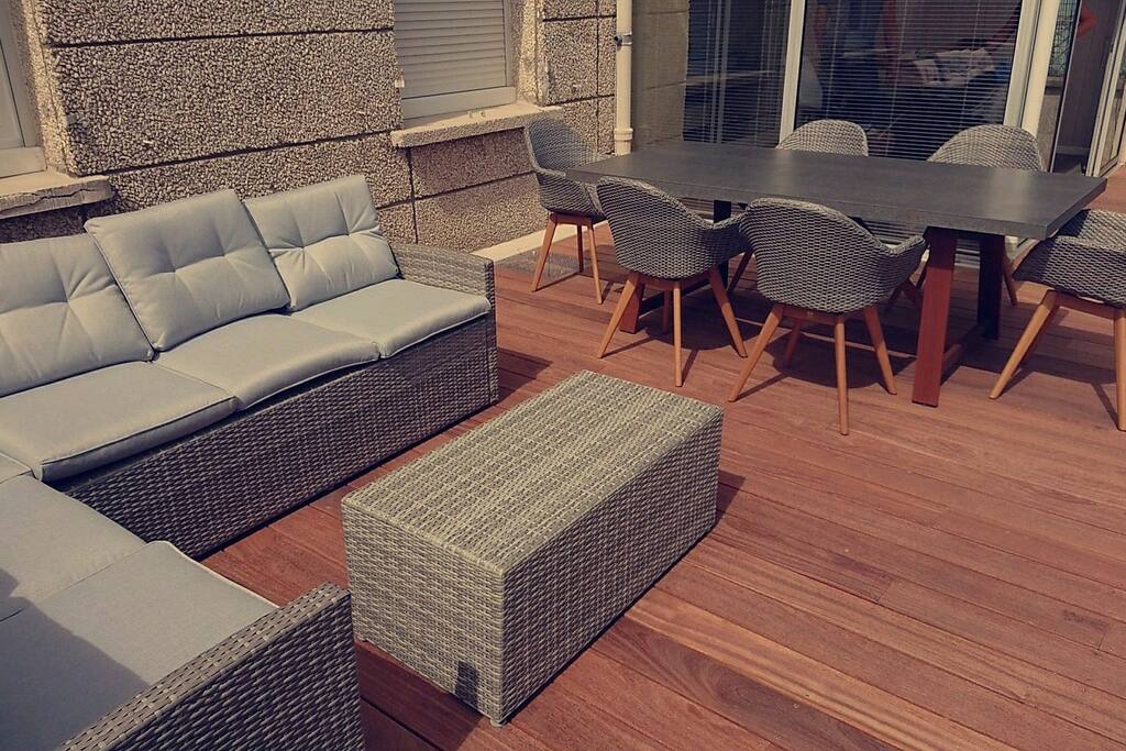 Salon de jardin et table à manger terrasse extérieur