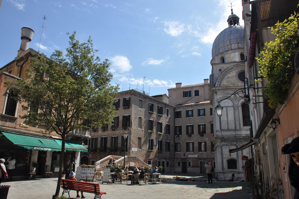 Campo Santa Maria Nova, 1 minute from Ca' BeBo