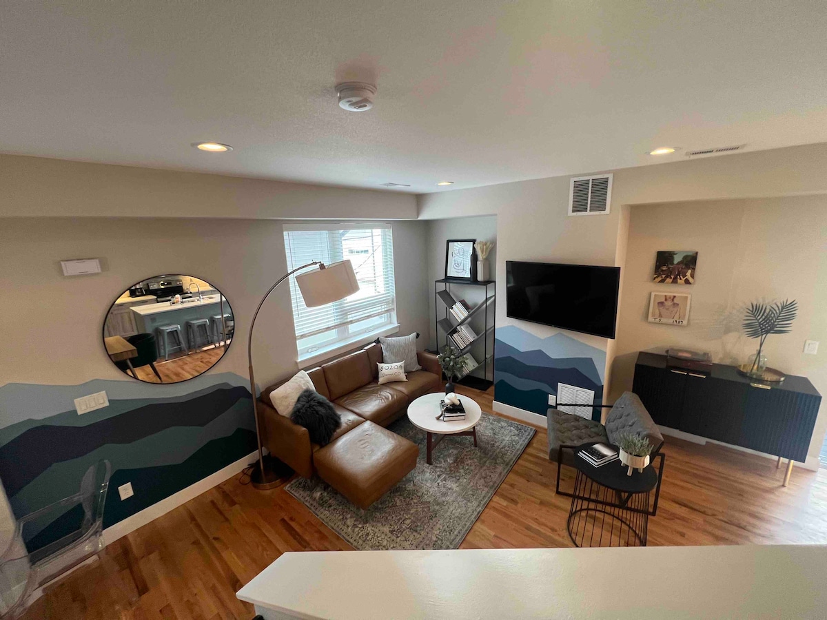 Top Airbnb: Cheerful Townhome w/Private Roof in West Colfax