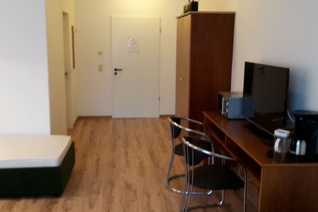 2 Betten und eine große Couch