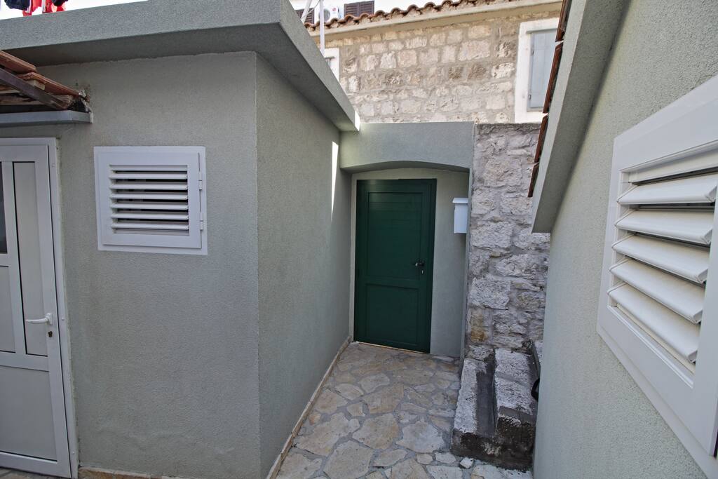 Entrance to frontyard