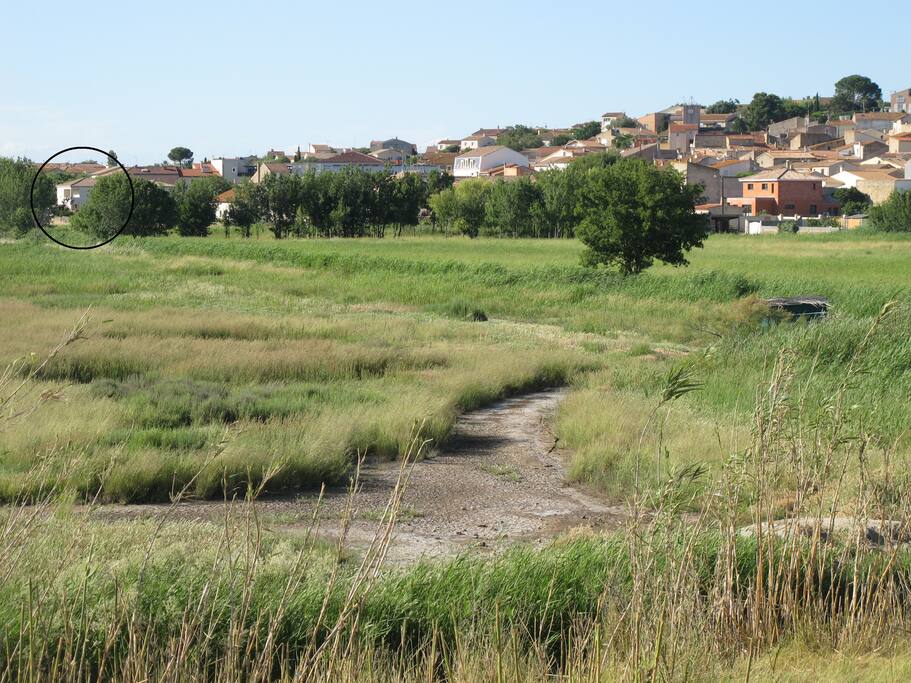 Notre maison, entre village et étang