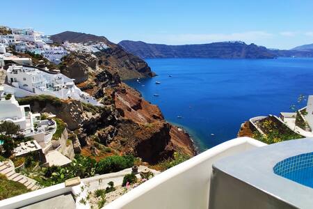 100%  private VILLA , sea view, hot plunge pool