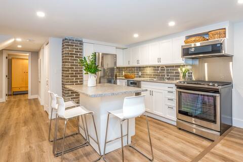 Well appointed Garden Suite close to the beach