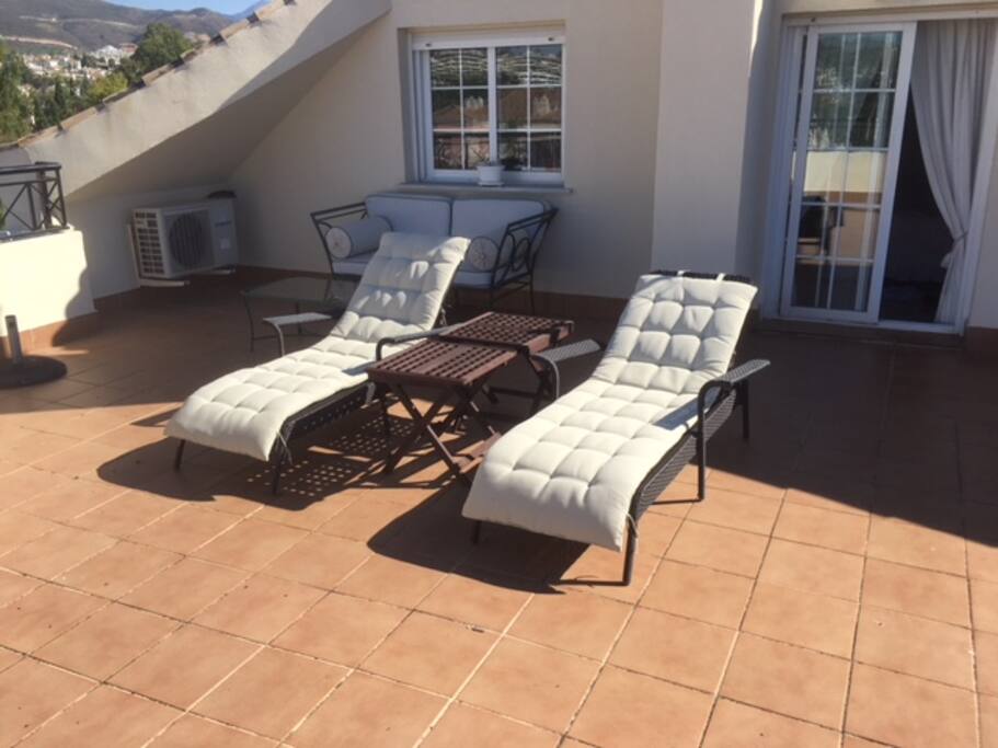 Top floor terrace w. entrance to master bedroom.