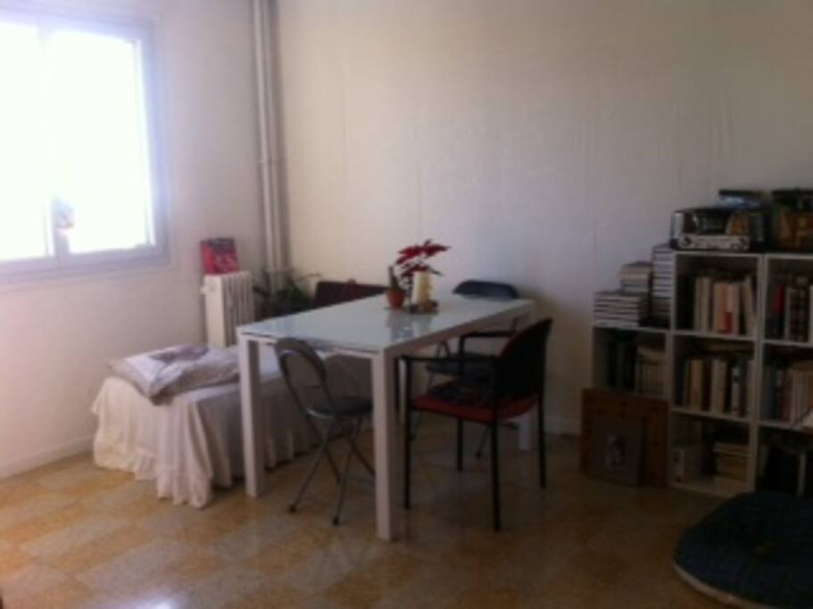 salle à manger + espace bureau, vue mer