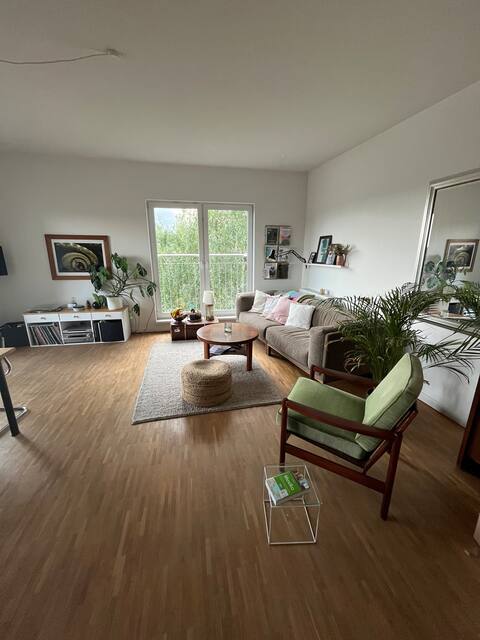 Erfolgreiche Airbnb-Immobilie: Central and sunny apartment with large balcony in Hoheluft West
