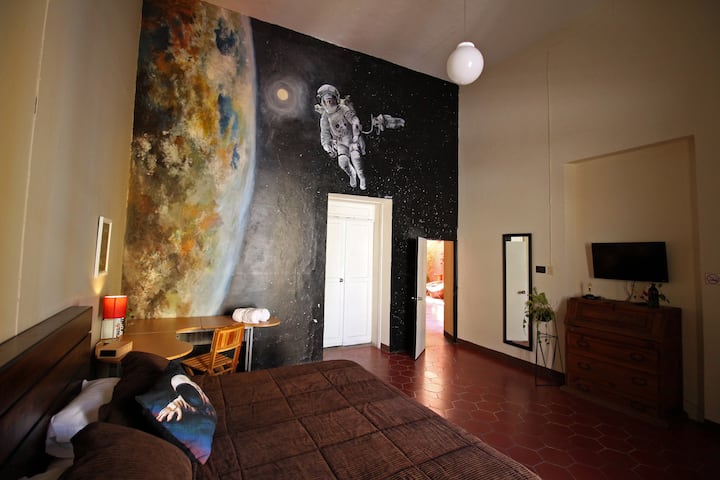 Dhoma Quarón - Gravity Mural