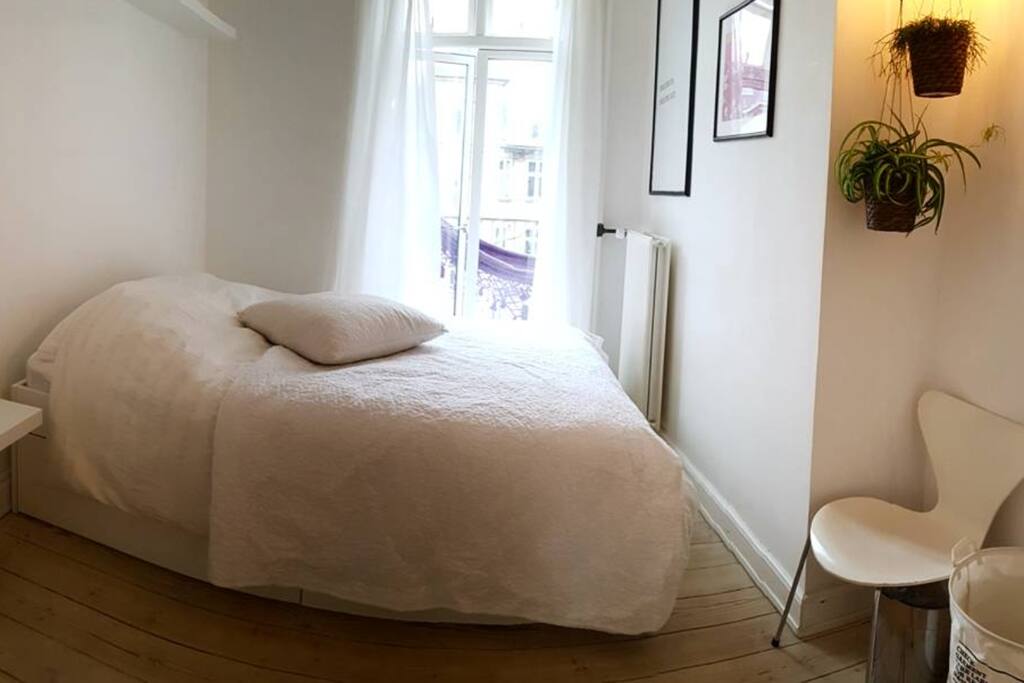 Bed room