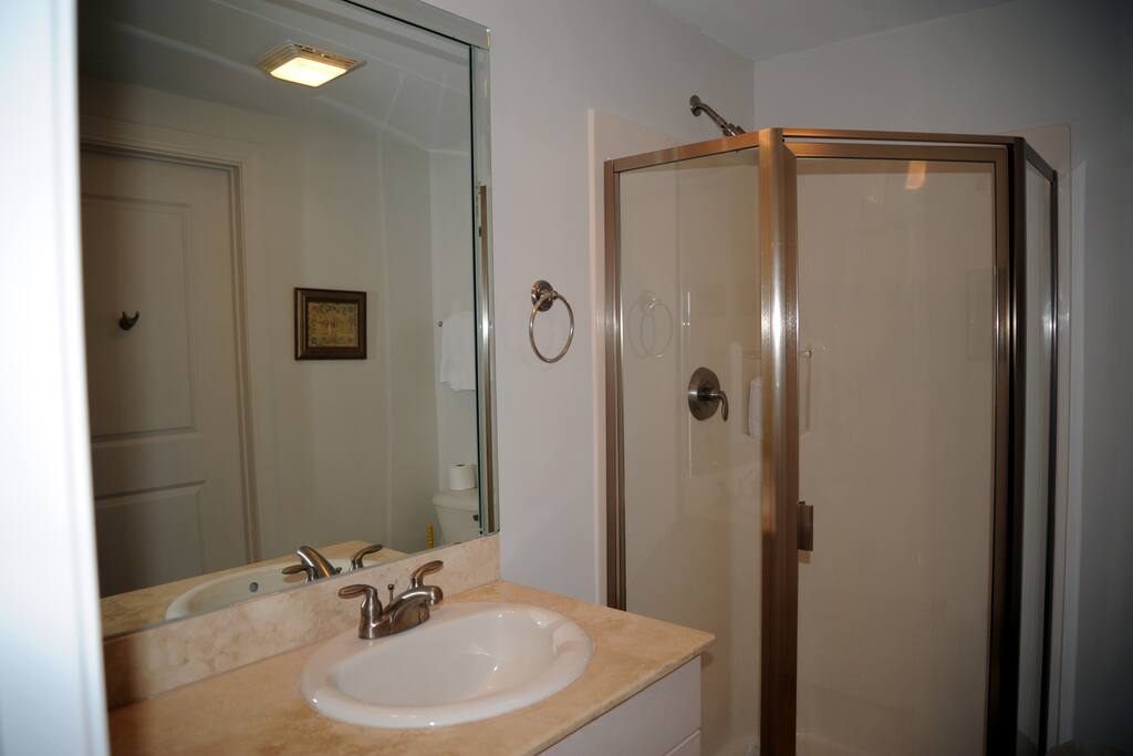 Sea Breeze 310 Deluxe-Guest Bath