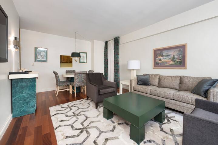 Two bedroom Beauty in midtown Manhattan gallery image 5