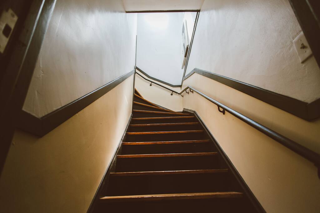 entryway stairs to second floor