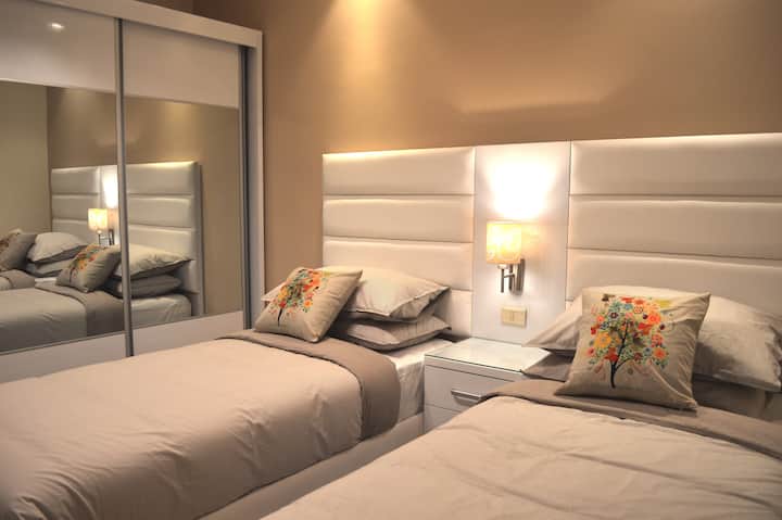 ห้องนอนเตียงคู่