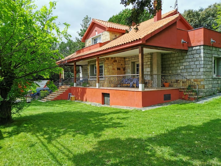 House in the mountains with pool and barbecue