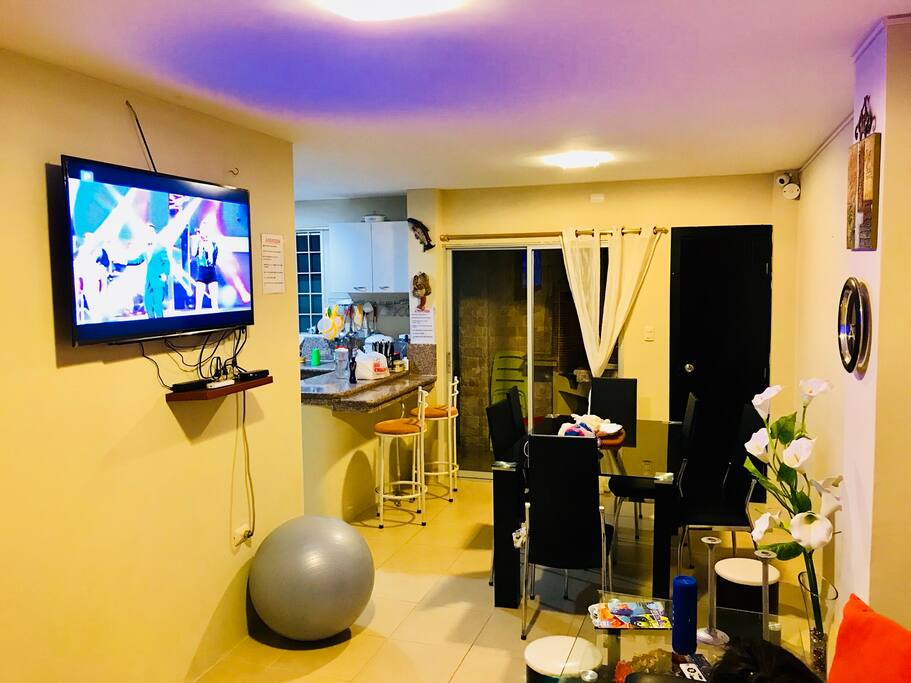 Área comun comedor y cocina con a.a. Y Lcd de 40” con Netflix y direc tv .