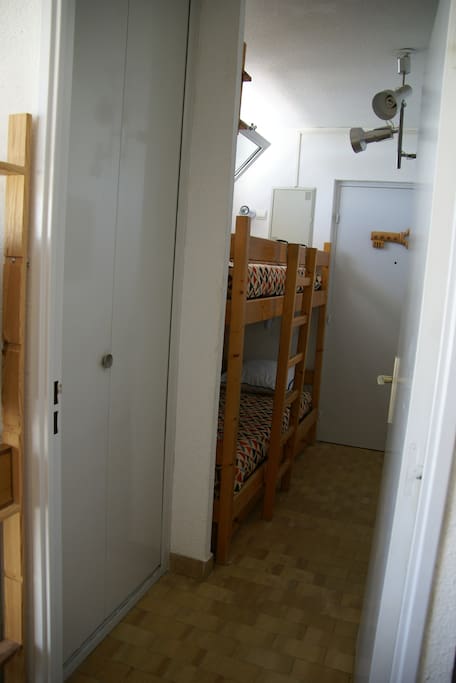 cabine avec placard et lits superposés 80cmx2