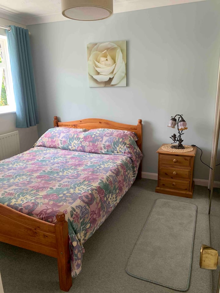 Peaceful Double + Parking Nr Gatwick
