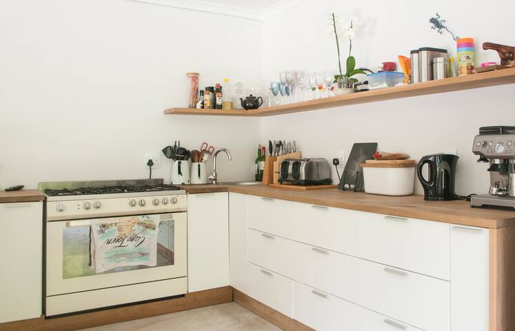 Modern Newlands family home gallery image 4