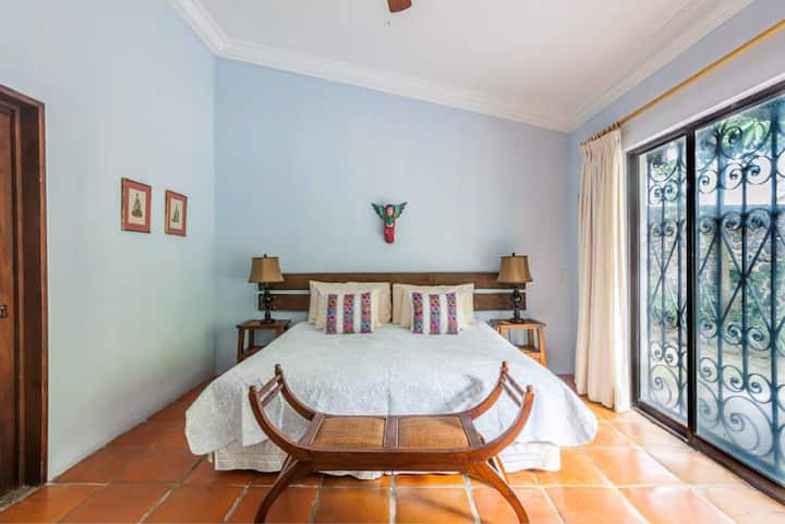 Ბაღის ხედი, პირველი სართული. Ოთახში შესაძლებელია 2 ერთადგილიანი ან 2 ერთადგილიანი.