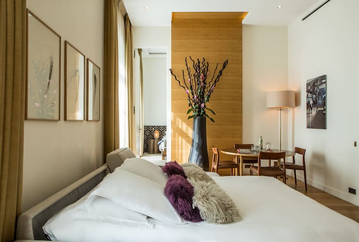 Hôtel Marignan Champs-Élysées managed Airbnb listing 2