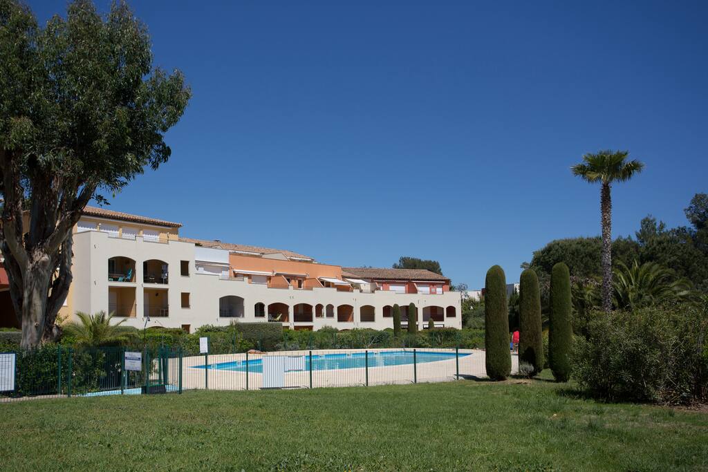 Résidence du Domaine des Lavandiers avec 2 grandes piscines