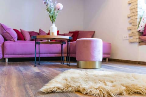 Successful Airbnb property: cozy apartment in the center with free parking in Mjesni Odbor Kozala