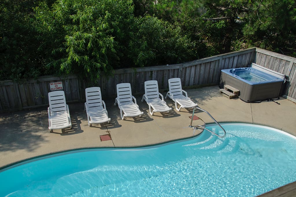WH558: Happy Happy Happy | Pool Area with Hot Tub