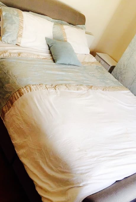Master Bedroom with Kingsize Bed & Large Wardrobe