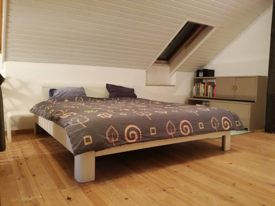 bedroom with Auping Kingsize bed.