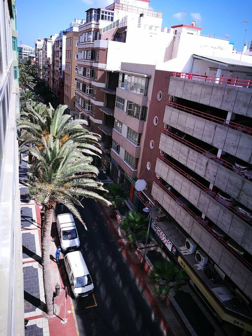 Esta calle te lleva al parque de santa Catalina.