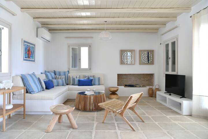 Ciel Paros Villas – Ianthe | 4BR Villa & Jacuzzi gallery image 3