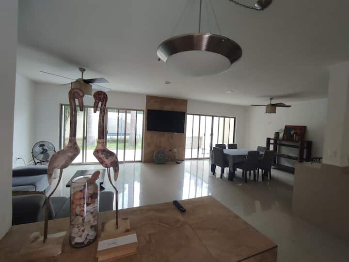 Wide House For Groups Whit Parking And Garden - Cancún