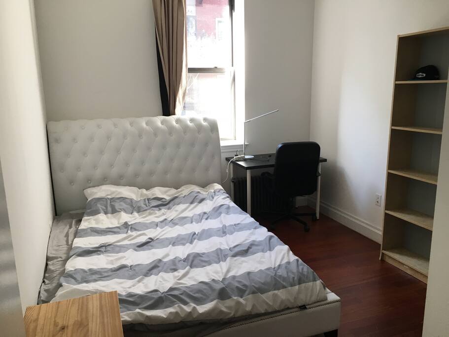 bedroom1(queen size bad)