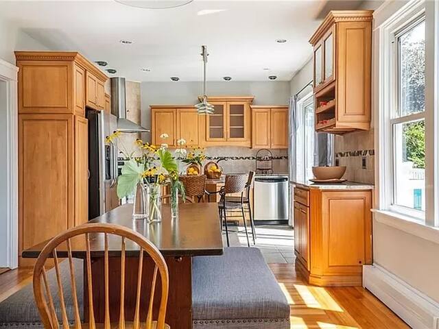 Beautiful Rental near Beach and Downtown! gallery image 3