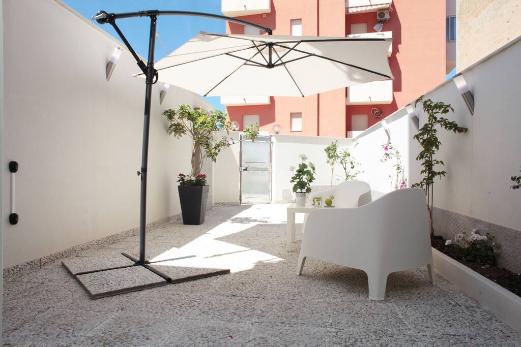 Veranda attrezzata esclusiva, con doccia all'aperto