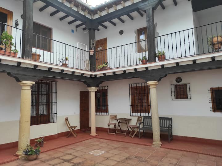 Apartment with Andalusian courtyard - optional parking