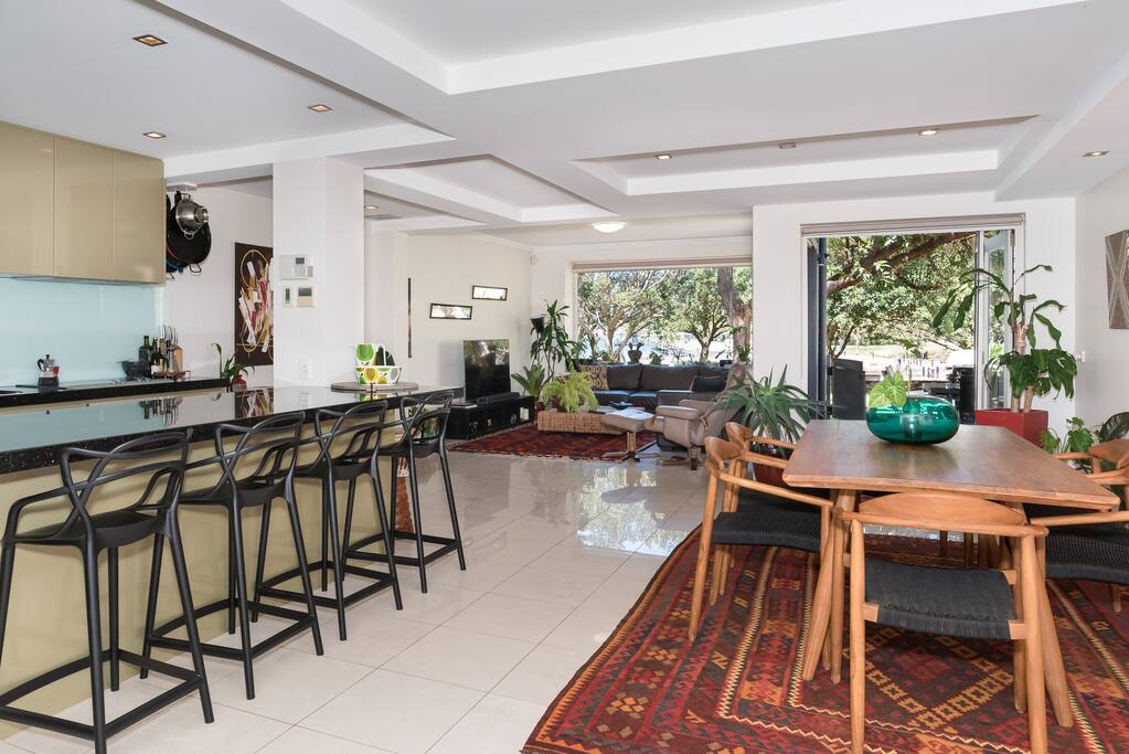 "Great host, friendly, gives you lots of useful and helpful information. Gorgeous home and location is amazing! Even though its so close to ferries it is so quite and peaceful." Megan, stayed March 2017