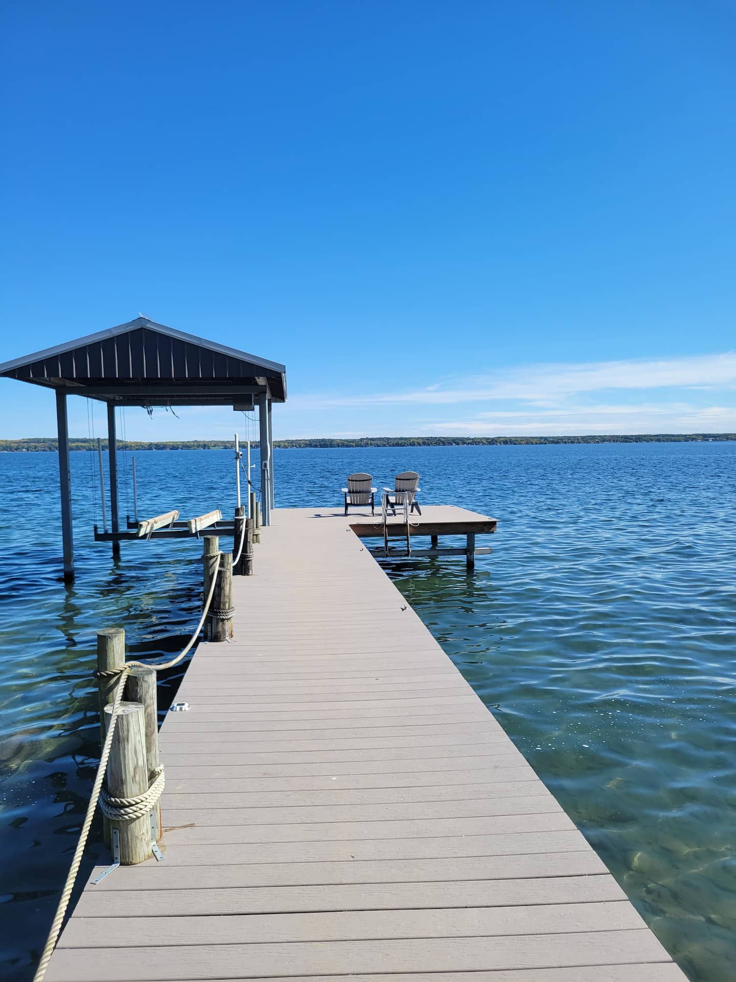 New Luxury Lakefront Views-Retreat