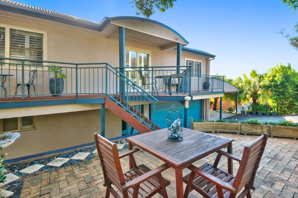 Garden Terrace timber decking with courtyard access