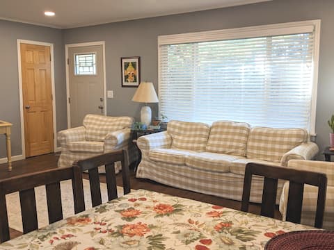 Successful Airbnb property: Beautiful ridgetop home close to Uptown Athens! in Athens