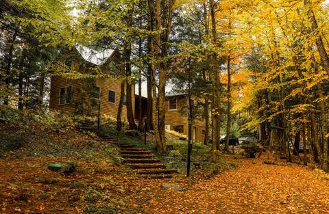 Hidden Chalet 8 minutes from Jay Peak