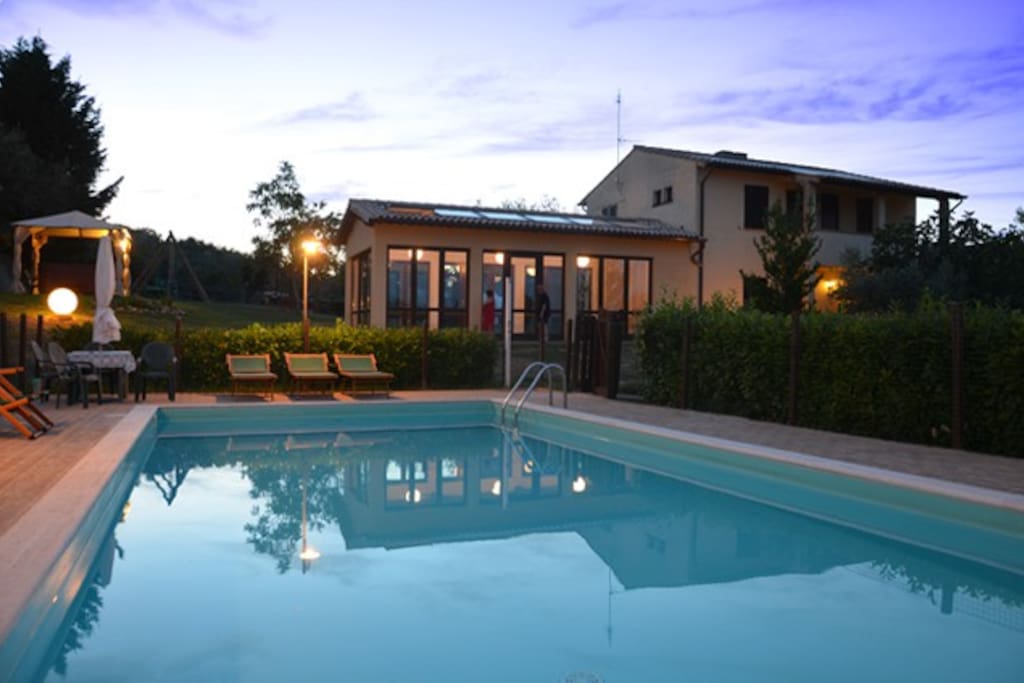 Il casale con la piscina
The country house with pool