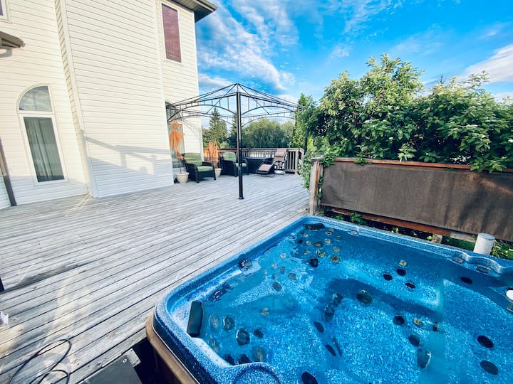 Top 10 Airbnbs With Hot Tub In Edmonton, Canada Trip101