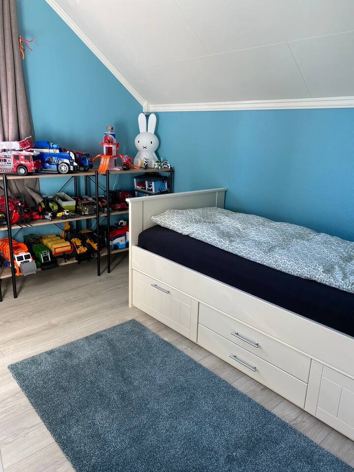 90 cm enkeltseng med supergod madras