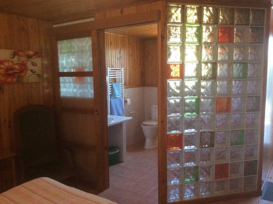 Douche et toilettes privés