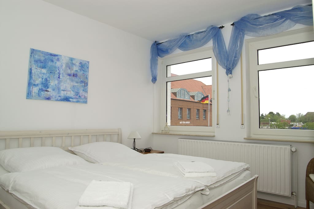 Schlafzimmer mit Doppelbett