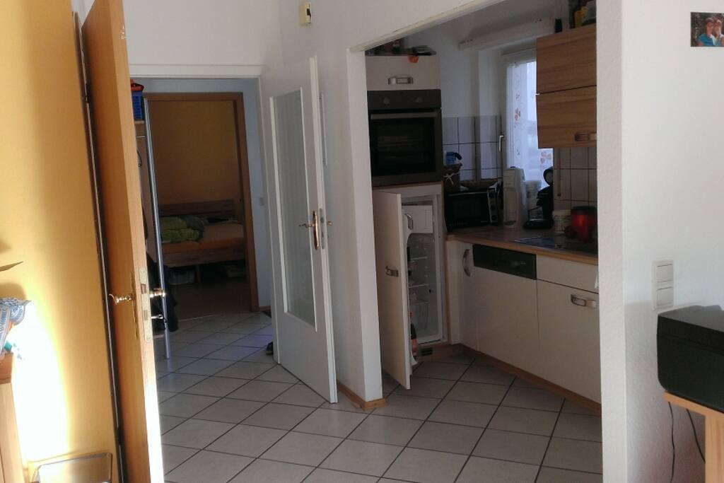 Bad (links), Küche und Schlafzimmer (hinten)