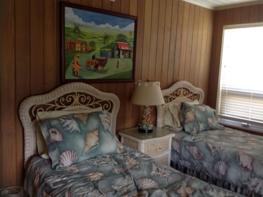 Twin bedroom
